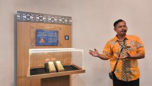 Bank-di-Surabaya.jpg