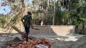 Bantuan-Sumur-Bor-Fransiskus-Go-di-Maumolo-Masuk-Finishing.jpg