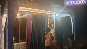 Beberapa-pengunjung-sedang-antre-untuk-swafoto.jpg