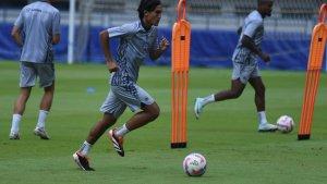Bek-belakang-Persib-Bandung-Zalnando.jpg