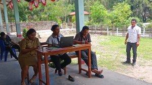 Bekerja-di-luar-kantor-karena-takut-gempa.jpg