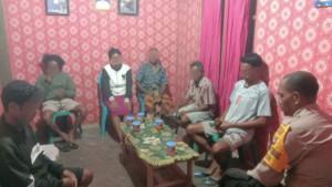 Bhabinkamtibmas-Naioni-Mediasi-Pertengkaran-Pasangan-Belum-Menikah.jpg