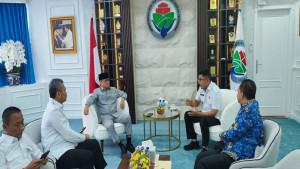 Bupati-Belu-Willybrodus-Lay-melakukan-audiensi-dengan-Menteri-Desa.jpg