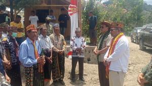 Bupati-Manggarai-Timur-Agas-Andreas-saat-diterima-secara-adat-oleh-masyarakat-Elar-Selatan.jpg