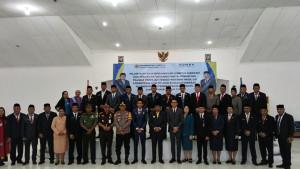 Bupati-Sumba-Timur-foto-dengan-pejabat-yang-baru-dilantik.jpg