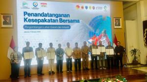 Bupati-TTU-bersama-beberapa-kepala-daerah-di-Provinsi-NTT-dan-Gubernur-NTT.jpg