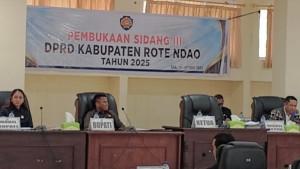 Bupati-dan-Wabup-Rote-Ndao-ikut-sidang.jpg