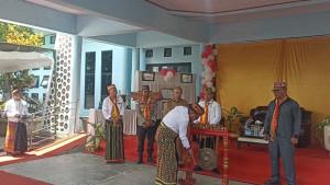 Bupati-manggarai-timur-pukul-gong.jpg