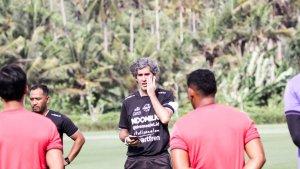Coach-Stefano-Cugurra-ketika-memberikan-arahan-buat-skuad-Serdadu-Tridatu.jpg