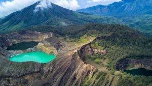 Danau-Kelimutu-di-puncak-gunung-Kelimutu-Kabupaten-Ende.jpg