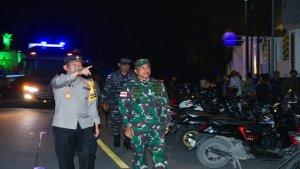 Danrem161-Wira-Sakti-Kupang-Tinjau-Situasi-Malam-Natal-di-Kota-Kupang.jpg