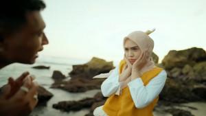 Dari-vidoe-klip-lagu-Siap-pinang-Ko-Juan-Reza.jpg