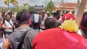 Demo-mahasiswa-SBD-Cipayung.jpg
