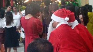 Detik-detik-Sinterklas-hadir-di-BTN-Kolhua.jpg
