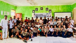 Dosen-Unimor-Beri-Pelatihan-Penggunaan-Aplikasi-Belajar-Mandiri-English-Study-di-SMPN-Sekon.jpg