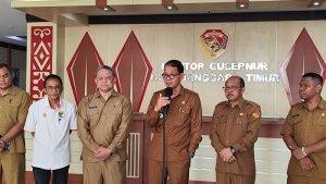 Dr-Andriko-Noto-Susanto-didampingi-Sekda-NTT-Kosmas-Lana.jpg