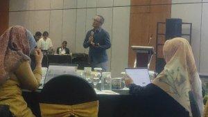 Endo-Catur-Nugroho-saat-sambutan-pada-Diskusi-Kebijakan-iklim-di-Kupang.jpg