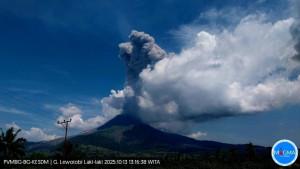 Erupsi-di-Lewotobi-mencapai-3-kilometer.jpg
