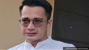 Eza-Gionino-nangis-saat-bertemu-anak-di-PA-Cibinong.jpg