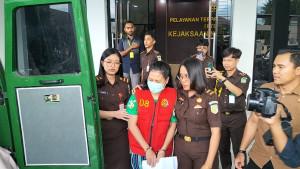 Fineke-Monteiro-alias-FM-bendahara-penerimaan-RSUD-Ende-ditahan.jpg