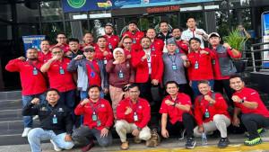 Foto-bersama-Ketua-Umum-Serikat-Pekerja-SP-PLN-M-Abrar-Ali-depan-keempat-dari-kanan.jpg