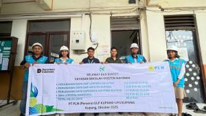 Foto-bersama-Petugas-PLN-ULP-Kupang.jpg