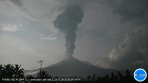 Foto-meletus-gunung.jpg