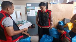 GELEDAH-Tim-Jaksa-Penyidik-Kejaksaan-Negeri-Kejari-Sabu-Raijua-menggeledah-Kanto.jpg