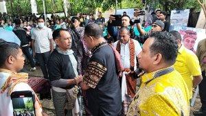Gubernur-NTT-Emanuel-Melkiades-Laka-Lena-melayat-Ray-Fernandes.jpg