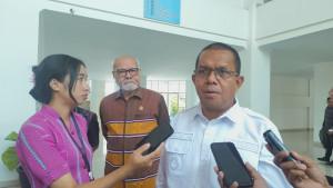Gubernur-NTT-Melki-Laka-Lena-saat-diwawancarai-wartawan.jpg