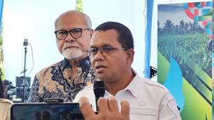 Gubernur-NTT-Melki-Laka-Lena-saat-memberikan-keterangan.jpg