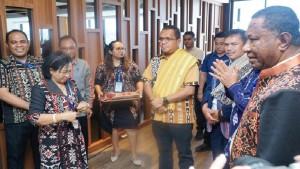 Gubernur-NTT-Melki-Laka-Lena-saat-menghadiri-Perayaan-International-Credit-Union-ICU.jpg