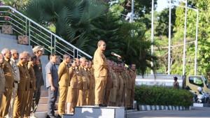 Gubernur-NTT-Melki-Laka-Lena-sedang-memimpin-apel.jpg