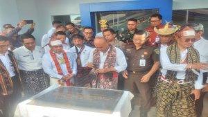 Gubernur-NTT-Viktor-Laiskodat-saat-meresmikan-gedung-baru-Jamkrida-NTT.jpg
