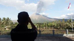 Gunung-Lewotobi-Laki-laki-di-Kabupaten-Flores-Timur-NTT-mengalami-erupsi.jpg