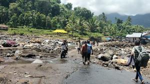 JALAN-DARURAT-Bekas-jembatan-Teodhae-1-yang-menghubungkan-Kampung-Puuboa.jpg