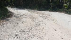 Jalan-malaka-rusak-parah-sekali.jpg