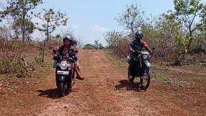 Jalan-yang-dibuka-secara-swadaya-oleh-warga.jpg