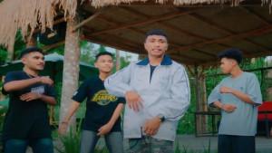 Juan-Reza-membawakan-lagu-Nona-Minang.jpg