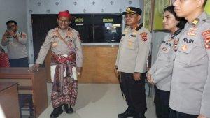 KAPOLDA-NTT-IRJEN-POL-JOHNI-ASADOMA-KUNKER-KE-POLRES-KUANG.jpg