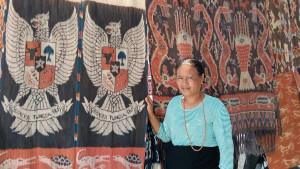 Kain-tenun-Sumba-garuda.jpg