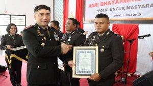 Kapolres-hingga-personel-Polres-Ende-mendapatkan-penghargaan-atas-dedikasi.jpg