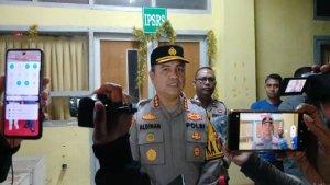 Kapolresta-Kupang-Kota-Kombes-Pol-Aldinan-RJH-Manurung-memberikan-keterangan.jpg