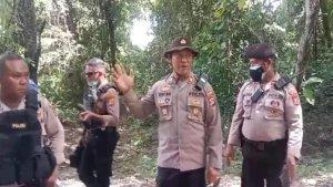 Kapolsek-Malaka-Tengah-AKP-I-Wayan-Budiasa-SH-memberikan-imbauan-kepada-masyarakat.jpg