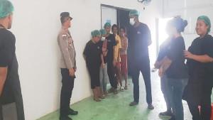 Kapolsek-Maulafa-AKP-Fery-Nur-Alamsyah-SH-beserta-personel-Polsek-Maulafa.jpg