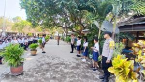 Kapolsek-Maulafa-apel-di-SMPN-3-Kupang.jpg