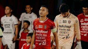 Kapten-tim-Bali-United-FC-Ricky-Fajrin-Saputera-saat-bersama-rekan-rekannya.jpg
