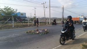 Kecelakaan-lalu-lintas-terjadi-di-depan-Bandara-Udara-A-A-Bere-Tallo-Kabupaten-Belu.jpg