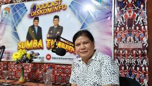 Kepala-Dinas-Komunikasi-dan-Informatika-Kominfo-Sumba-Timur-Syane-Tamu-Ina.jpg