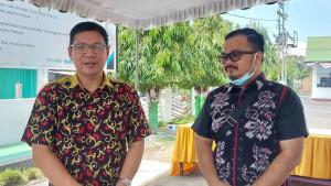 Kepala-Kejari-Flores-Timur-Teddy-Rorie-bersama-Kasi-Pidsus-Samuel-L-Tamba.jpg